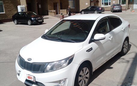KIA Rio III рестайлинг, 2013 год, 800 000 рублей, 3 фотография