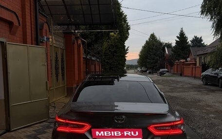 Toyota Camry, 2022 год, 3 650 000 рублей, 2 фотография