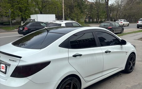 Hyundai Solaris II рестайлинг, 2015 год, 1 250 000 рублей, 2 фотография