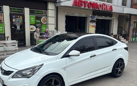 Hyundai Solaris II рестайлинг, 2015 год, 1 250 000 рублей, 4 фотография