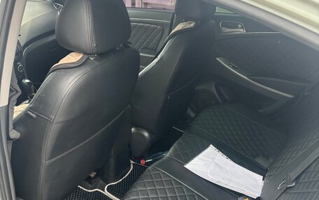 Hyundai Solaris II рестайлинг, 2015 год, 1 250 000 рублей, 17 фотография