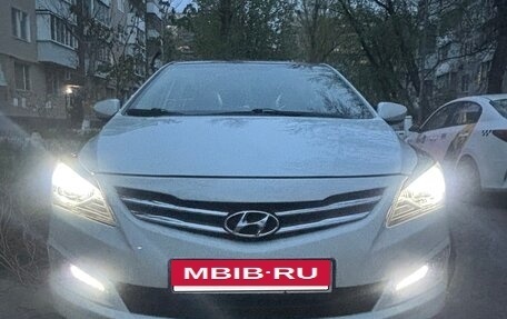 Hyundai Solaris II рестайлинг, 2015 год, 1 250 000 рублей, 29 фотография