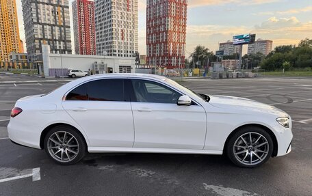 Mercedes-Benz E-Класс, 2022 год, 4 950 000 рублей, 2 фотография