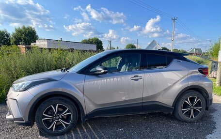 Toyota C-HR I рестайлинг, 2019 год, 2 800 000 рублей, 3 фотография