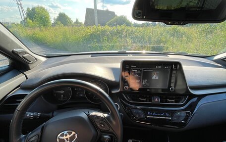 Toyota C-HR I рестайлинг, 2019 год, 2 800 000 рублей, 8 фотография