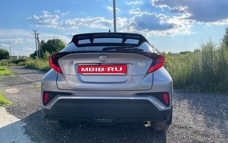 Toyota C-HR I рестайлинг, 2019 год, 2 800 000 рублей, 6 фотография