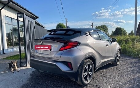 Toyota C-HR I рестайлинг, 2019 год, 2 800 000 рублей, 5 фотография