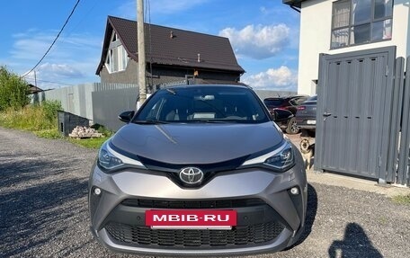 Toyota C-HR I рестайлинг, 2019 год, 2 800 000 рублей, 7 фотография