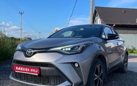 Toyota C-HR I рестайлинг, 2019 год, 2 800 000 рублей, 2 фотография