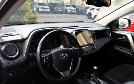 Toyota RAV4, 2019 год, 2 588 000 рублей, 11 фотография