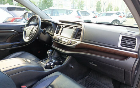 Toyota Highlander III, 2015 год, 3 000 000 рублей, 15 фотография