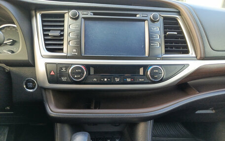 Toyota Highlander III, 2015 год, 3 000 000 рублей, 19 фотография