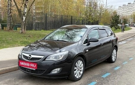 Opel Astra J, 2012 год, 700 000 рублей, 2 фотография