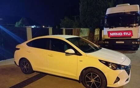 Hyundai Solaris II рестайлинг, 2020 год, 1 590 000 рублей, 2 фотография