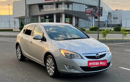 Opel Astra J, 2011 год, 710 000 рублей, 2 фотография