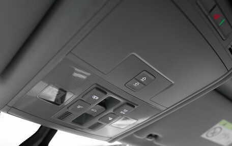 Volkswagen Tiguan II, 2018 год, 3 000 000 рублей, 28 фотография