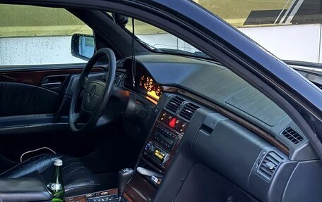 Mercedes-Benz E-Класс, 1995 год, 230 000 рублей, 6 фотография