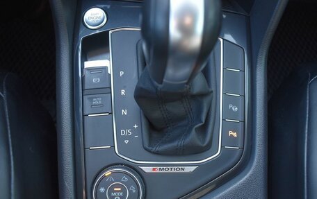Volkswagen Tiguan II, 2018 год, 2 420 000 рублей, 18 фотография