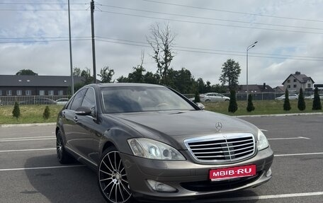 Mercedes-Benz S-Класс, 2006 год, 1 600 000 рублей, 1 фотография
