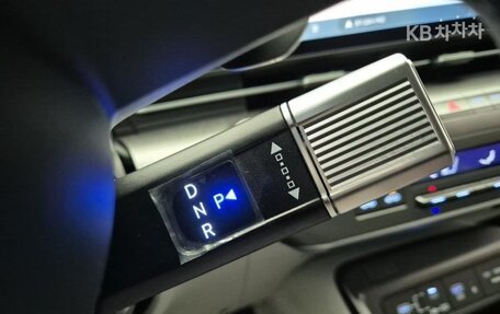 Hyundai Kona, 2024 год, 2 200 000 рублей, 9 фотография