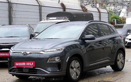 Hyundai Kona I, 2021 год, 1 850 000 рублей, 2 фотография