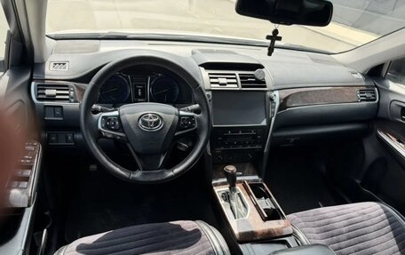 Toyota Camry, 2017 год, 2 250 000 рублей, 7 фотография