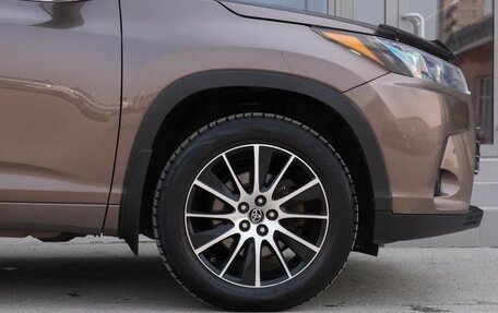 Toyota Highlander III, 2018 год, 2 850 000 рублей, 9 фотография