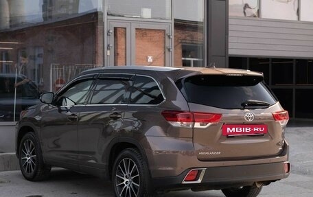 Toyota Highlander III, 2018 год, 2 850 000 рублей, 7 фотография