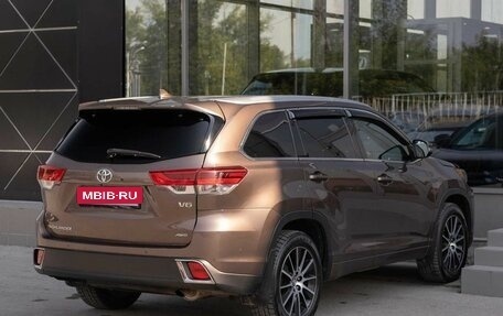 Toyota Highlander III, 2018 год, 2 850 000 рублей, 5 фотография