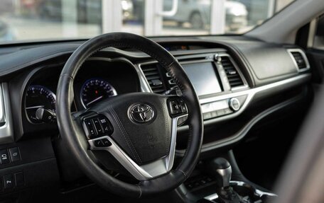 Toyota Highlander III, 2018 год, 2 850 000 рублей, 11 фотография