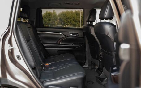Toyota Highlander III, 2018 год, 2 850 000 рублей, 20 фотография