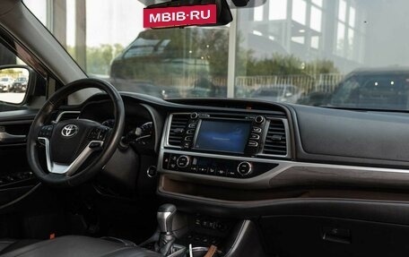 Toyota Highlander III, 2018 год, 2 850 000 рублей, 10 фотография