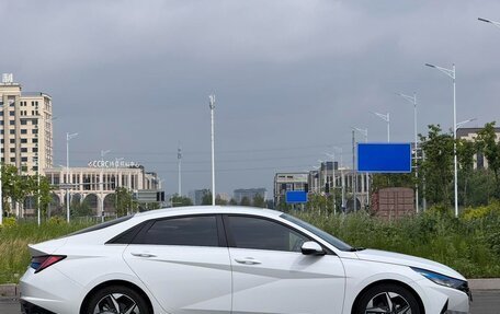 Hyundai Elantra, 2022 год, 1 290 000 рублей, 4 фотография