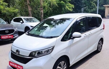 Honda Freed II, 2022 год, 2 000 000 рублей, 2 фотография