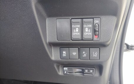 Honda Freed II, 2022 год, 2 000 000 рублей, 10 фотография