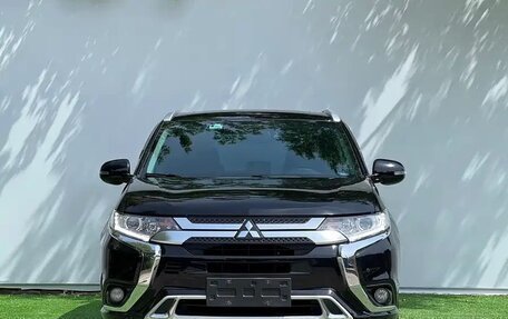 Mitsubishi Outlander III рестайлинг 3, 2022 год, 1 620 005 рублей, 2 фотография