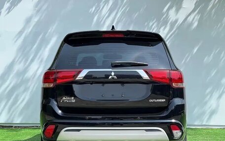 Mitsubishi Outlander III рестайлинг 3, 2022 год, 1 620 005 рублей, 4 фотография