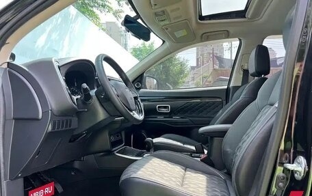 Mitsubishi Outlander III рестайлинг 3, 2022 год, 1 620 005 рублей, 8 фотография