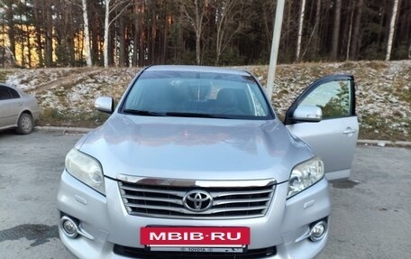 Toyota RAV4, 2011 год, 1 650 000 рублей, 4 фотография