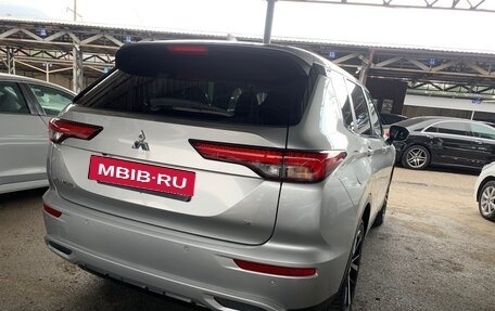 Mitsubishi Outlander, 2021 год, 2 900 000 рублей, 10 фотография