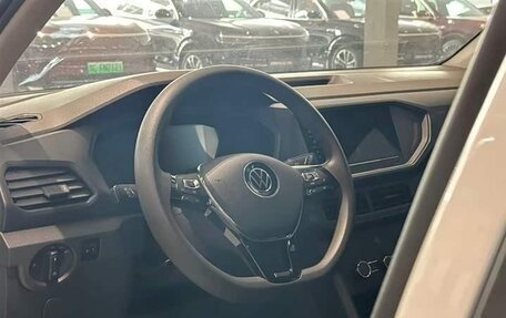 Volkswagen T-Cross I, 2023 год, 1 570 000 рублей, 12 фотография