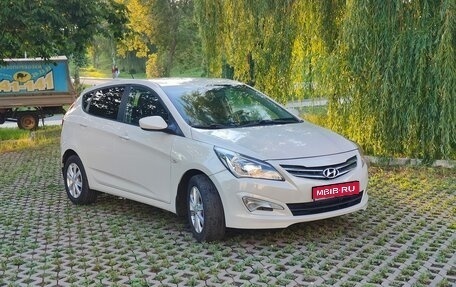 Hyundai Solaris II рестайлинг, 2015 год, 860 000 рублей, 1 фотография