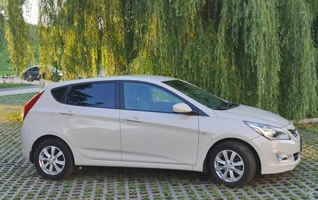 Hyundai Solaris II рестайлинг, 2015 год, 860 000 рублей, 2 фотография