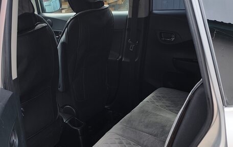 Toyota Ractis II, 2011 год, 650 000 рублей, 28 фотография