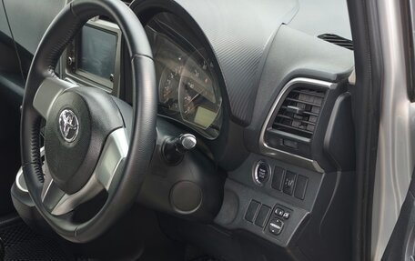 Toyota Ractis II, 2011 год, 650 000 рублей, 25 фотография