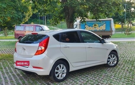 Hyundai Solaris II рестайлинг, 2015 год, 860 000 рублей, 3 фотография