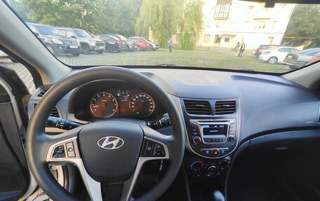Hyundai Solaris II рестайлинг, 2015 год, 860 000 рублей, 11 фотография