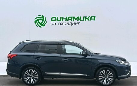 Mitsubishi Outlander III рестайлинг 3, 2019 год, 2 265 000 рублей, 4 фотография