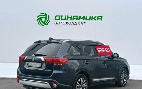 Mitsubishi Outlander III рестайлинг 3, 2019 год, 2 265 000 рублей, 5 фотография