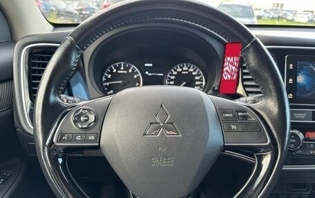 Mitsubishi Outlander III рестайлинг 3, 2019 год, 2 265 000 рублей, 12 фотография